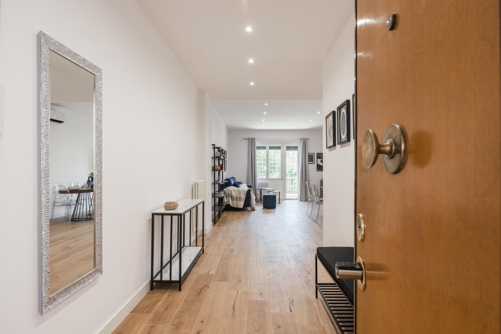 The Rent - Spacious Three-bedroom In Prati Area Apartment Rom